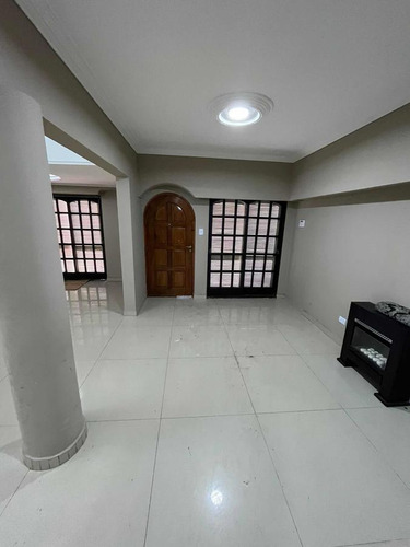 Imagen 25 de 29 de Casa En Venta - 6 Dormitorios 5 Baños - 300mts2 - Tablada