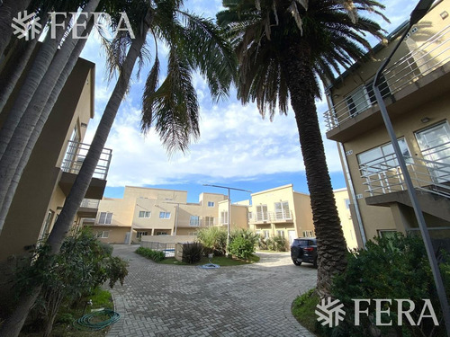 Imagen 2 de 17 de Venta De Departamento 3 Ambientes En Bernal (24222)