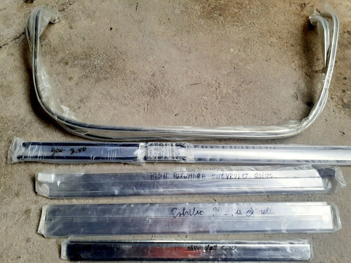 Platina Lateral De Chevrolet C-10 Silverado Pickup