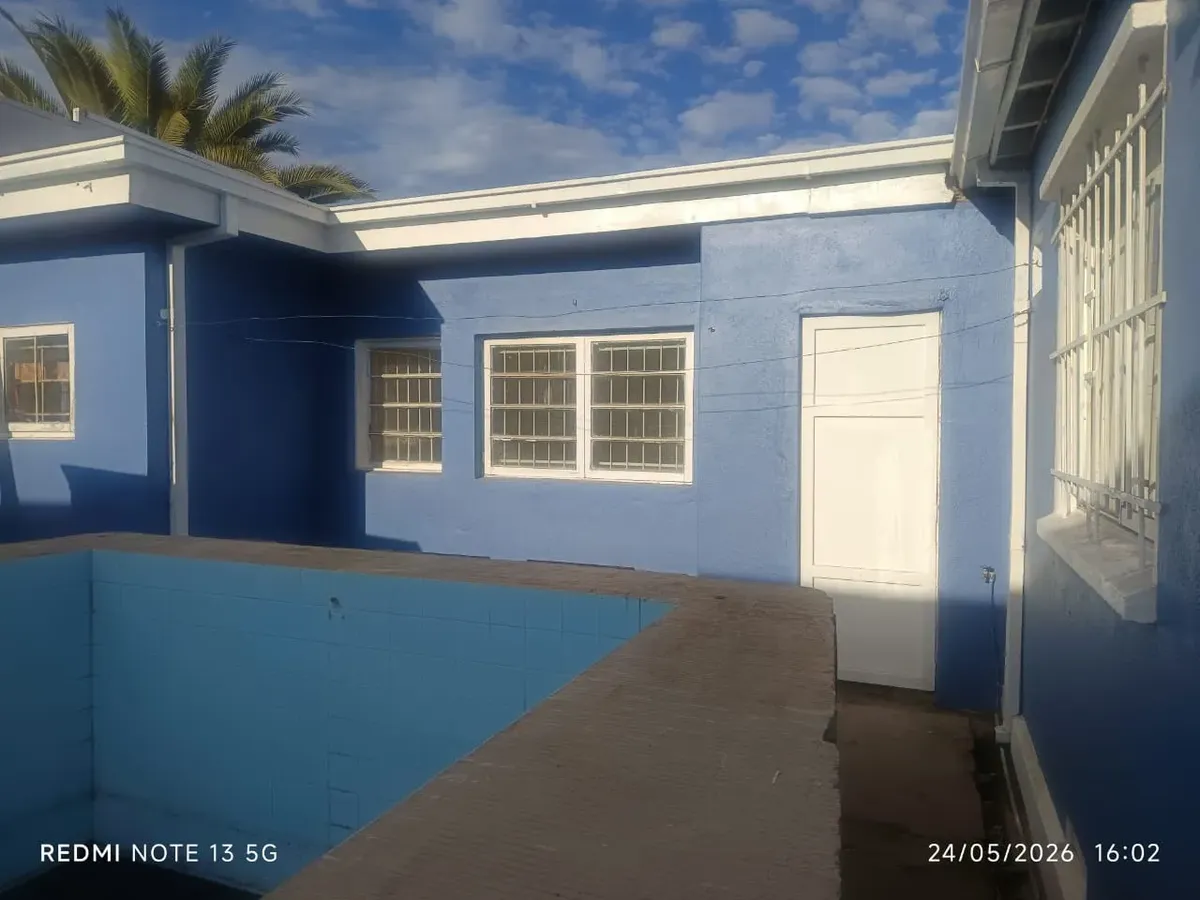 Imagen 3 de 12 de Casa Remodelada Y Repintada Con Jardín.