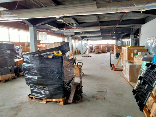 Imagen 2 de 12 de #1613 Local 800m2 California Norte.
