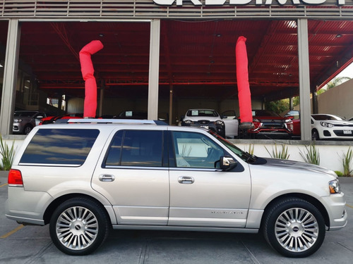 Imagen 11 de 12 de Lincoln Navigator Reserve Color Plata