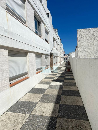 Imagen 17 de 19 de Apartamento De 1 Dormitorio Con Parrillero Propio, Peninsula, Punta Del Este.