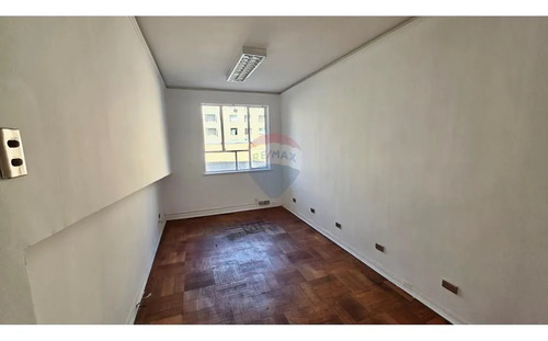 Oficina En Paseo Huérfanos, Gran Ubicación
