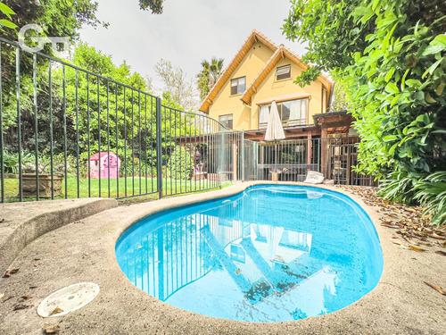 Amplia Casa En El Carmen, Ideal Para Familia Numerosa