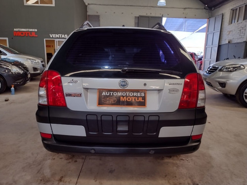 Imagen 2 de 7 de Fiat Palio Adventure 1.8 2007