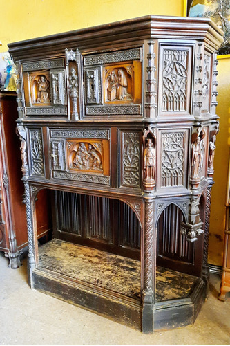 Antiguo Aparador Gabinete Tallado Gotico Francés Con Figuras