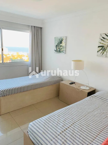 Alquiler Apartamento Dos Dormitorios Playa Mansa Casino Tower Parrillero Propio
