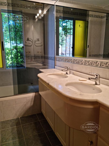 Casa 4 Dormitorios Con Piscina Sobre Ruta 10 ,interbalnearia Solanas.