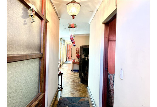 Casa En Venta De 6 Dorm. En Santiago