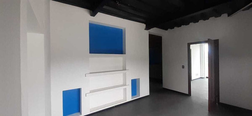 En Renta San Lorenzo Tepaltitlan, Edificio De 2 Plantastoluca