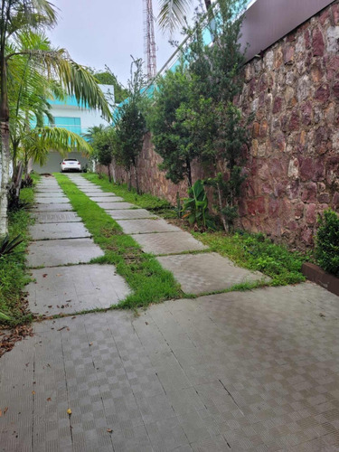 Linda Casa E Confortável Com Vista Panorâmica Em Manaus Em Condominio Fechado Em Adrianopólis, Bairro Nobre Da Cidade.