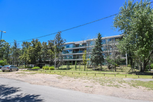 Imagen 2 de 27 de Departamento De 1 Dormitorio En Venta Con Pileta Y Cochera En Aldea Fisherton
