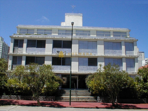 Apartamento Tres Dormitorios En Venta Puerto Punta Del Este - Ref: 2670
