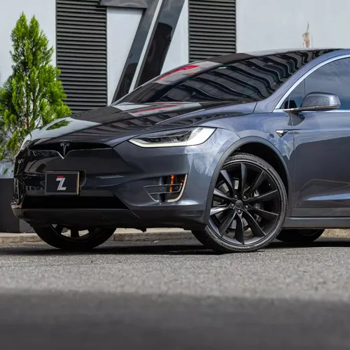 Tesla Model X 2021