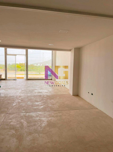 Local Comercial Ubicado En La Av. Llano Adentro