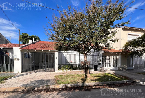 Casa Con Lote A Modernizar