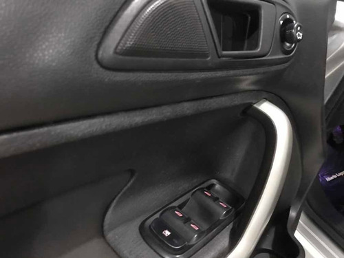Ford Fiesta Kinetic Design 1.6 Design 120cv Titanium 2011