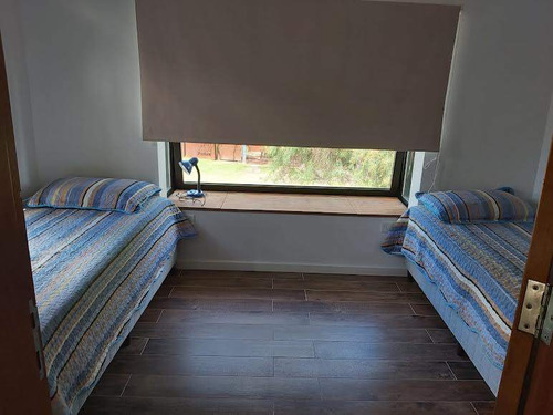 Casa En Alquiler Temporario De 3 Dormitorios C/ Cochera En Pinares