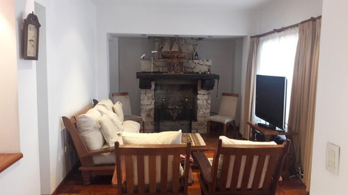 Muy Lindo Chalet En Dos Plantas, 4 Dormitorios, Garaje, Jardin.