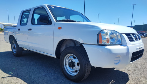 Nissan NP300 2.4 Doble Cabina Típica Mt