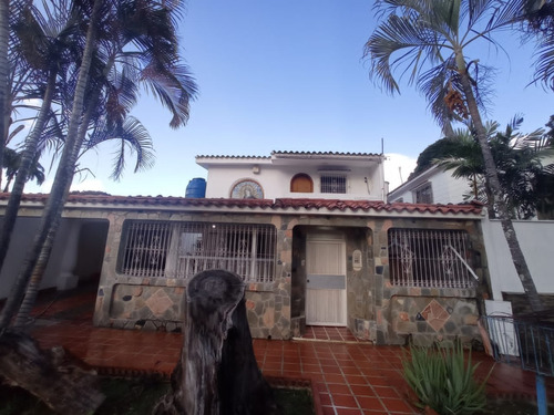 C-5770 Se Vende Casa En La Trigaleña Valencia De 2 Niveles En Calle Cerrada 