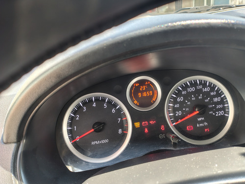Nissan Sentra 2.0 Emotion 6vel Ee Mt