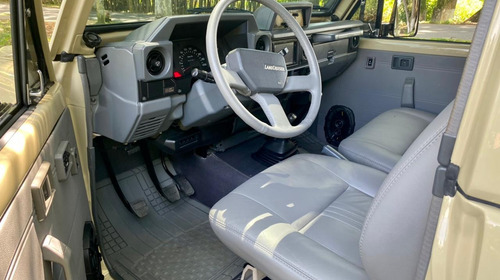 Toyota Land Cruiser Fj75