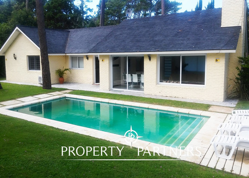 Imagen 2 de 10 de Impecable Casa Para Vivir Todo El Año En Playa Mansa