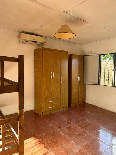 Vendo Buena Ubicacion Casa+2 Apartamentos+galpon Con Baño, 600m2 De Terreno/ Construidos Mas De 250 M2