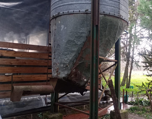 Silo De 9 Toneladas, Usado , Necesita Un Poco De Reparación. (Usado)