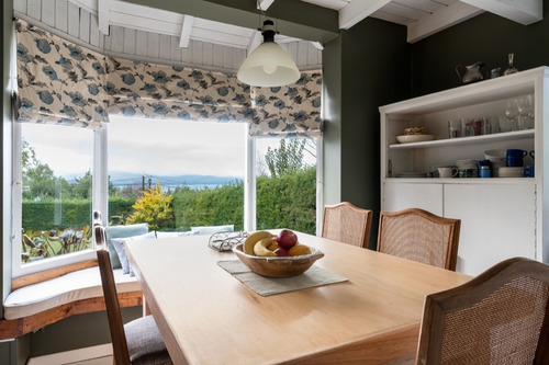 Imagen 5 de 19 de Casa Con Vista Al Lago En Barrio Residencial En Bariloche