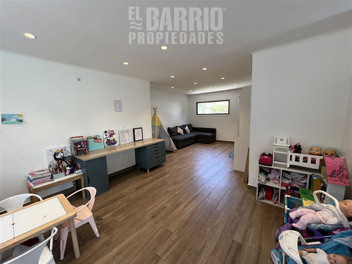 Casa En Venta De 4 Dorm. En Colina