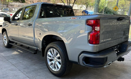 Chevrolet Silverado 5.3 V8 Custom Doble Cabina 4X4 At