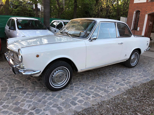 Imagen 2 de 16 de Fiat 1500 Coupe