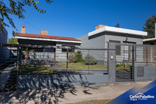 Imagen 1 de 14 de Casa Con Pileta, Mas Local Comercial Independiente