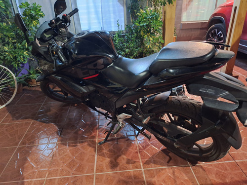 Suzuki Gixxer, Color Negro, Detalles Esteticos Minimos