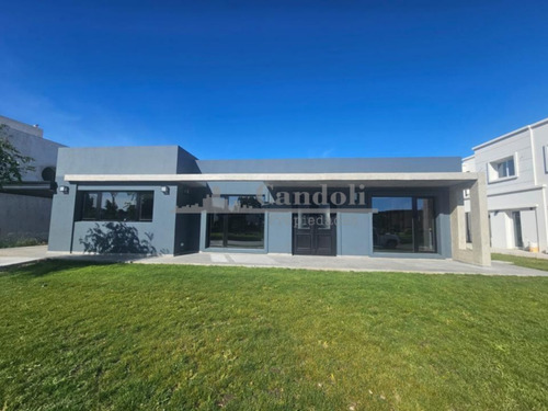 Casa En Venta 4 Ambientes - Rumenco Jovén, A Estrenar Con Piscina