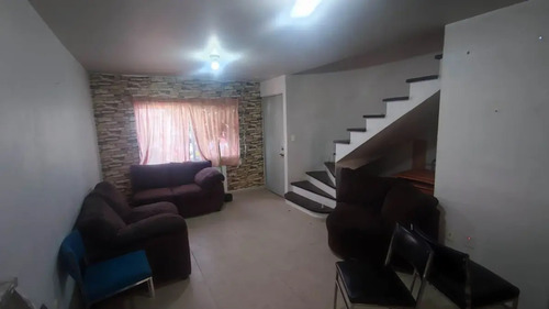 Hermosa Casa En Tres Niveles Con Buena Ubicación Se Aceptán Créditos