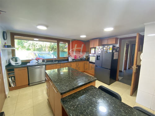 Casa En Venta De 5 Dorm. En Temuco