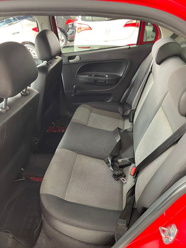 Imagem 11 de 16 de Volkswagen Voyage 2013 1.0 Flex 4p