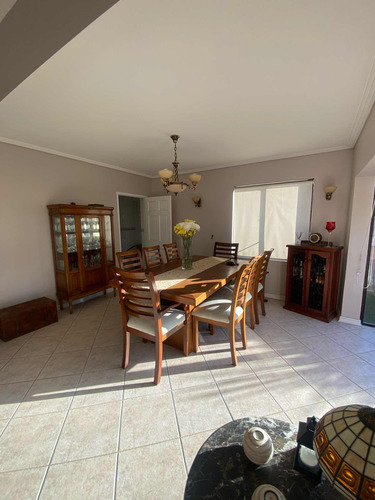 Excelente Casa En Avenida Bosques De Montemar. Con Con