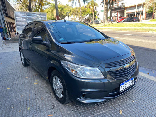 Imagen 3 de 12 de Chevrolet Onix 2017 1.4 Joy Ls + 98cv