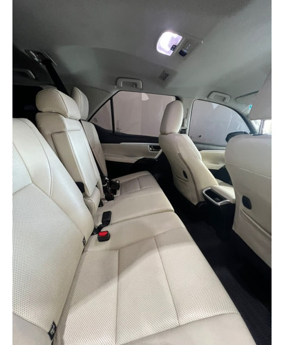 Toyota Hilux SW4 2.8 SRX DIAMOND 4X4 7 LUGARES 16V TURBO INTERCOOLER DIESEL 4P AUTOMÁTICO