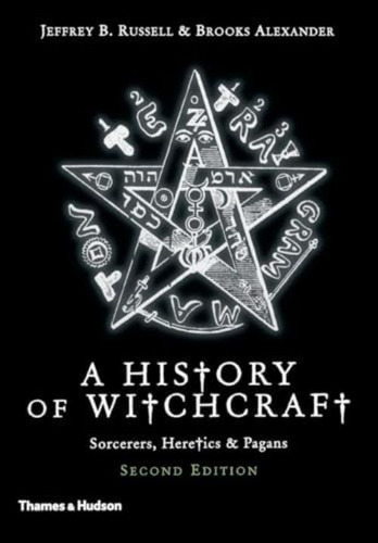 A History Of Witchcraft: Sorcerers, Heretics, & Pagans, De Alexander, Brooks. Editorial Imusti, Tapa Blanda En Inglés