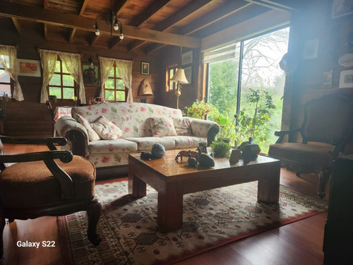 Vende Parcela Con 3 Casas. Sector Los Cisnes