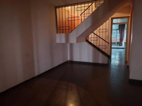 Imagen 3 de 19 de Casa Venta 3 Dormitorios - Azcuenaga - Refaccionar.