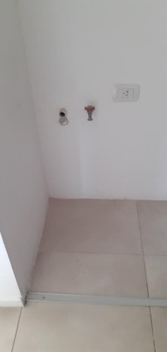 Imagen 7 de 8 de Monoambiente Al Frente Con Balcón Terraza