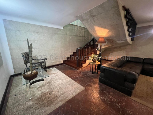 Linda Casa Al Estilo Colonial En Venta En Prados Del Este Yf