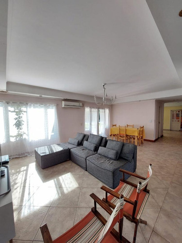 Imagen 3 de 23 de Casa Con Piscina En El Paraíso